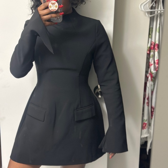 ODD MUSE THE ULTIMATE MUSE SPLIT SLEEVE MINI
DRESS - BLACK - Picture 6 of 13